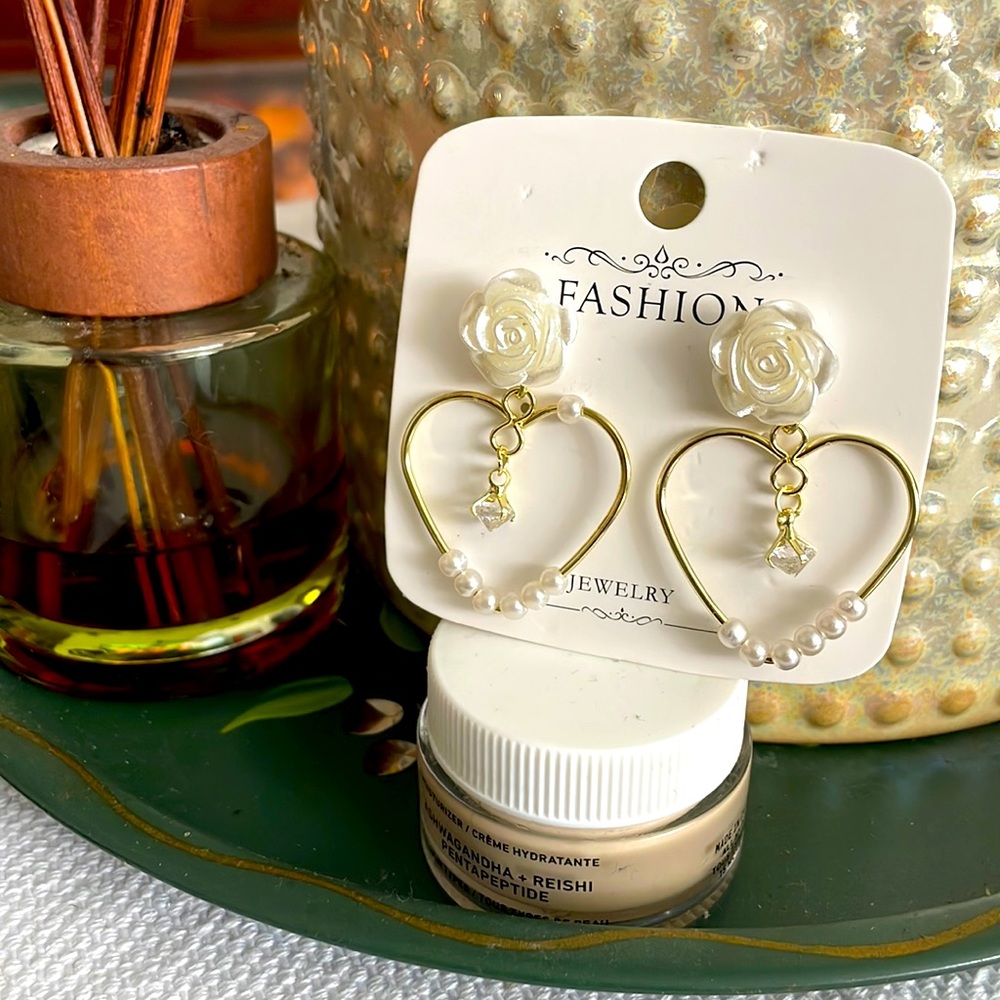 Rose stud heart hoop earrings with fashion pearls